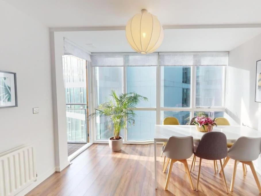 Centrally Located, Comfy 2-Bed 2-Bath Apt Dublin Exteriér fotografie